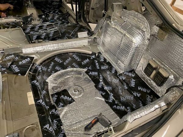 Tapis d'Insonorisation Autocollant en Butyle Premium ABM Xtreme en Rouleaux - 1.5mm, 1m2 mata wygłuszająca,mata butylowa,mata wyciszająca,izolacja akustyczna mata-wygluszajaca-butylowa-samoprzylepna-abm-w-arkuszach-abm-1