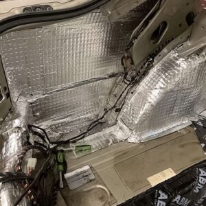 Tapis d'Insonorisation Autocollant en Butyle Premium ABM Xtreme en Rouleaux - 1.5mm, 1m2 mata wygłuszająca,mata butylowa,mata wyciszająca,izolacja akustyczna mata-wygluszajaca-butylowa-samoprzylepna-abm-w-arkuszach-abm