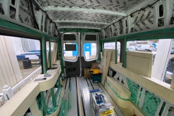 Insonorisation du pavillon et du toit de la voiture ABM Insulation