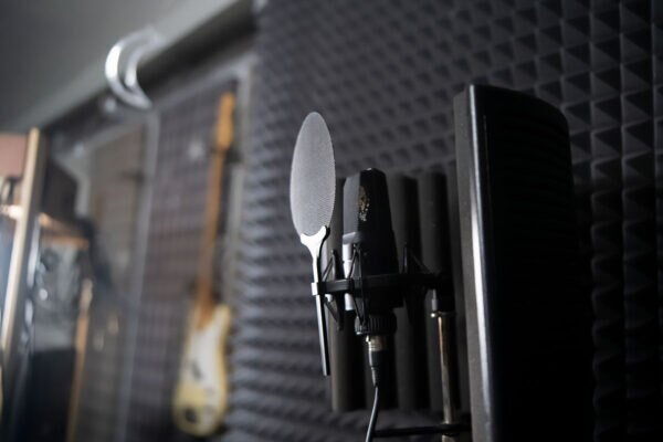 Comment choisir les meilleures mousses acoustiques pour une isolation sonore efficace ? abm-11-1