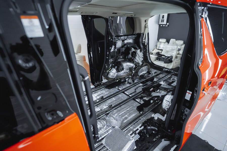 Comment insonoriser efficacement les passages de roue d'une voiture ? Conseils ABM Insulation