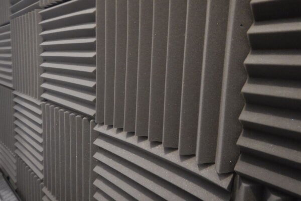 Comment les mousses acoustiques fonctionnent-elles et absorbent-elles le son ? abm-181
