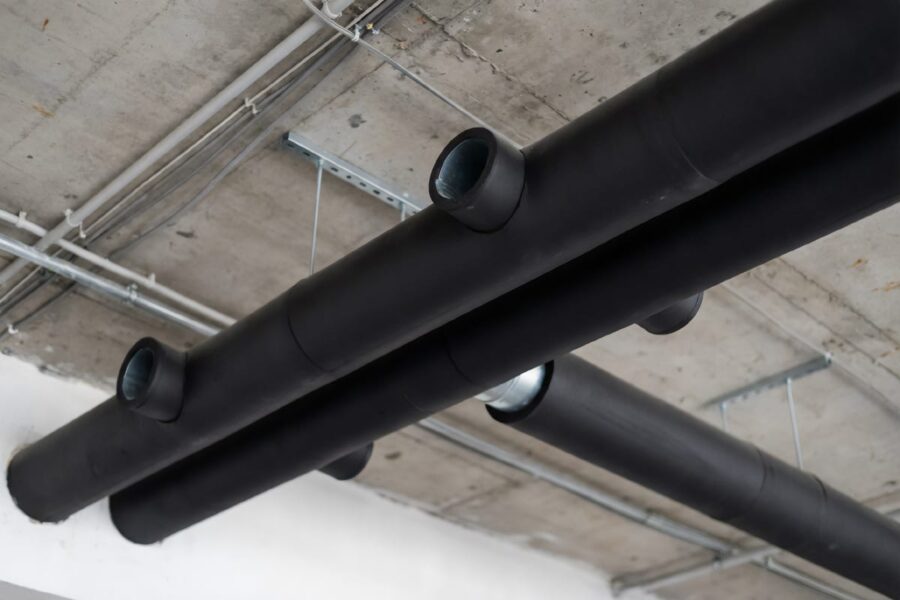 Comment la structure cellulaire fermée des mousses en caoutchouc prévient-elle la formation de moisissures et de corrosion ? abm-52