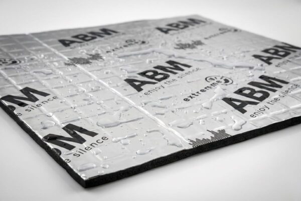 Qu'est-ce qui rend les tapis butyle imperméables et résistants à l'humidité dans une voiture ? abm-b-60