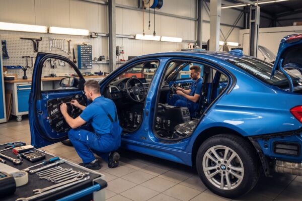 Comment les tapis butyle réduisent-ils le bruit du moteur qui pénètre dans l'habitacle de la voiture ?  abm-b-62